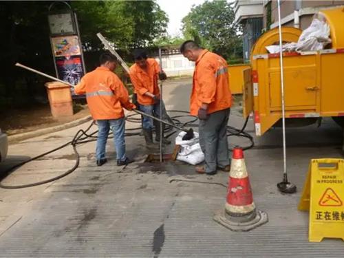 高压车疏通下水道