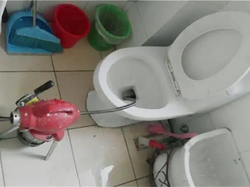 马桶疏通