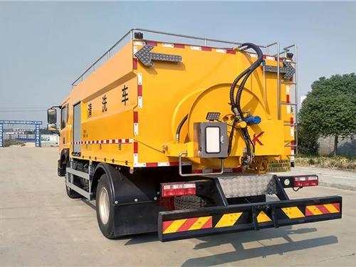 高压车疏通下水道