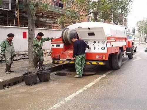 高压车疏通下水道